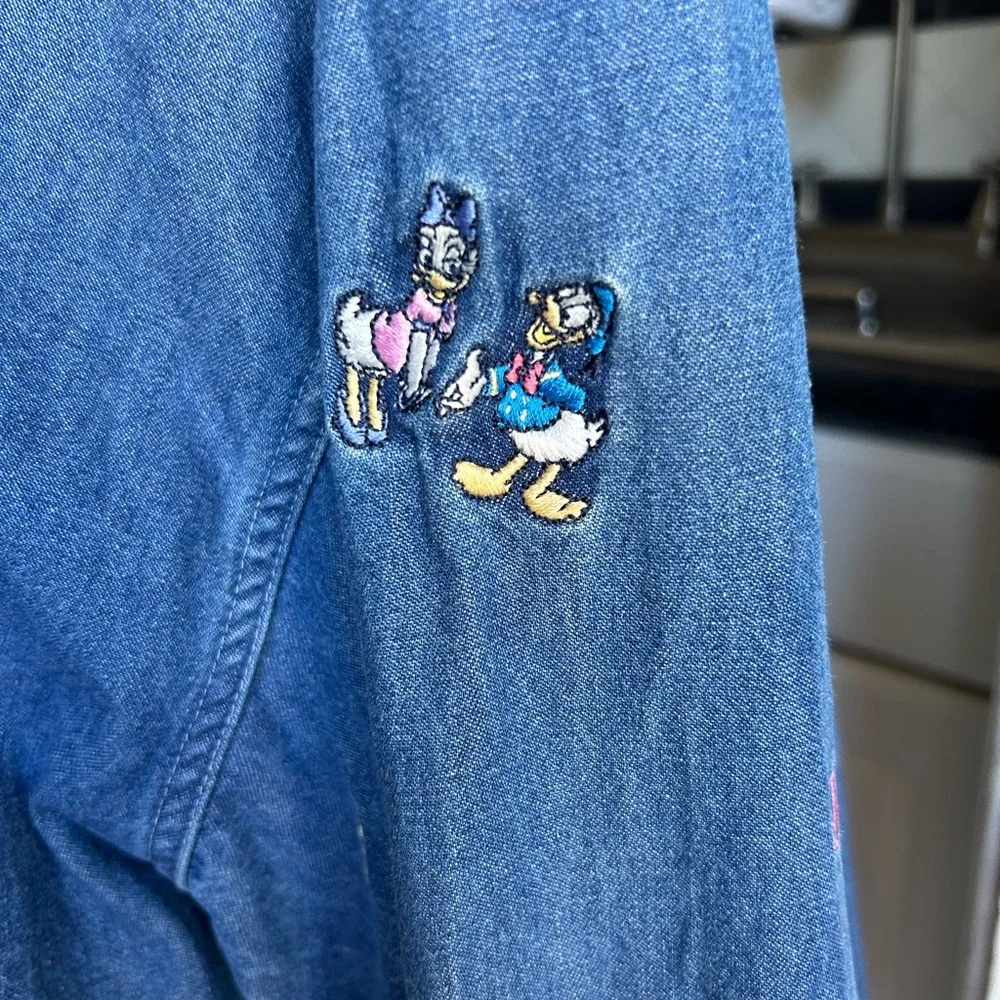 Disney Mickey Minnie Donald Daisy Embroidered XXL Heart Valentines Button-Up Top - Picture 10 of 11